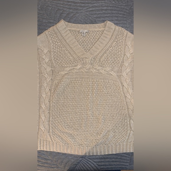 Cozy Casual Cable Knit Oversized V-Neck Sweater - Picture 3 of 8